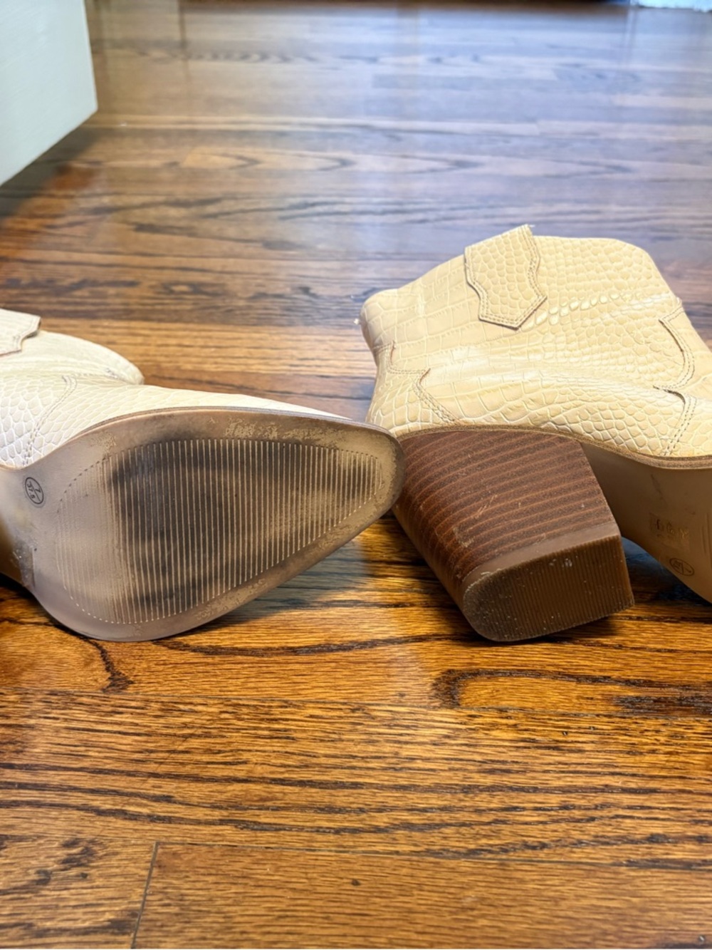 Women’s Cream/Light Beige Croc-Embossed Western Ankle Boots - Picture 4 of 5